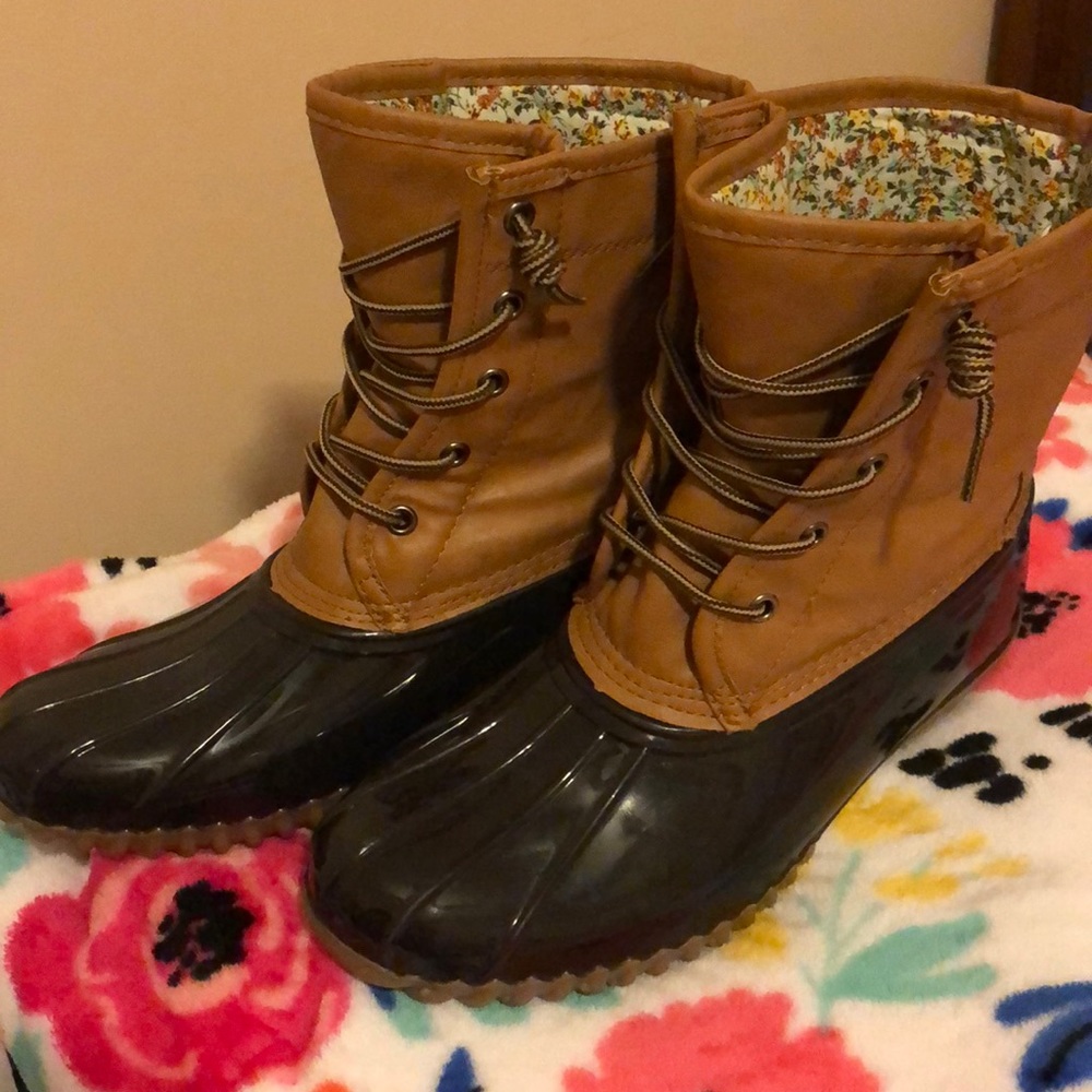 Duck boots